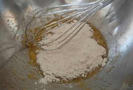 Фото шага рецепта Блинчики с адыгейским сыром и помидором 190890 шаг 3