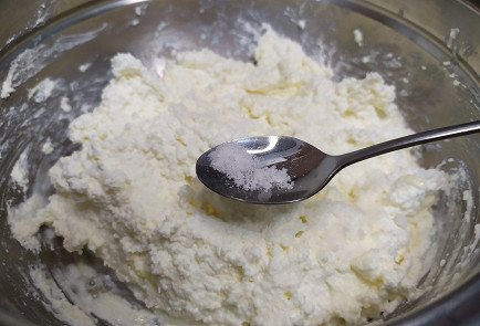 Фото шага рецепта Рулет из лаваша с творогом 190884 шаг 3  