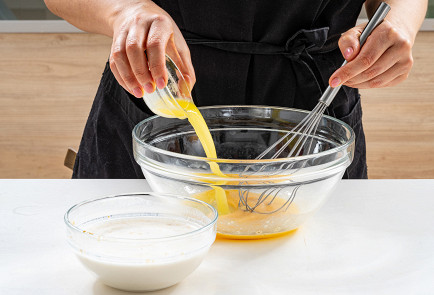 Фото шага рецепта Пирог с копченой курицей и сельдереем 190684 шаг 3