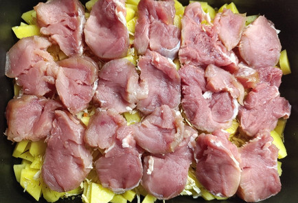 Фото шага рецепта Свиная вырезка пофранцузски с ананасами 190869 шаг 8  