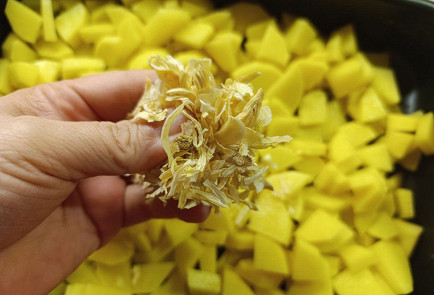 Фото шага рецепта Свиная вырезка пофранцузски с ананасами 190869 шаг 5  