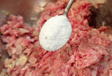 Фото шага рецепта Котлеты из домашнего фарша с брокколи 190882 шаг 4