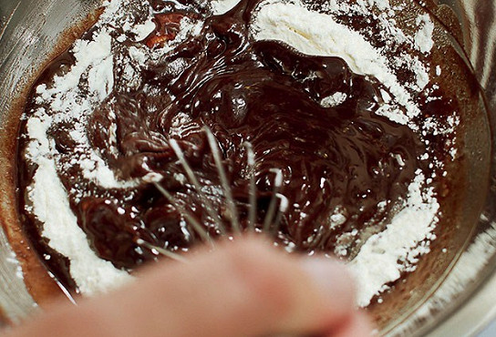 Фото приготовления рецепта: Брауни (brownie) - шаг 4