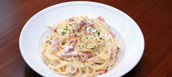 spagetti-karbonara-s-bekonom-recept