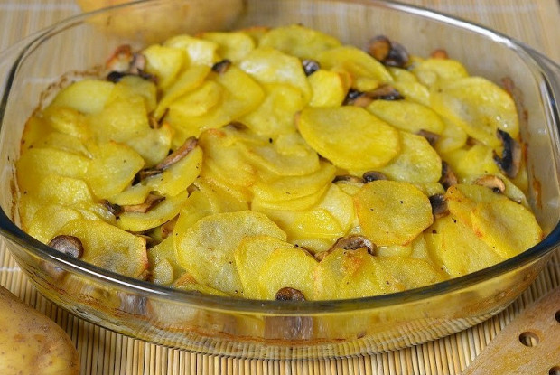 Постный картофель с шампиньонами в духовке
