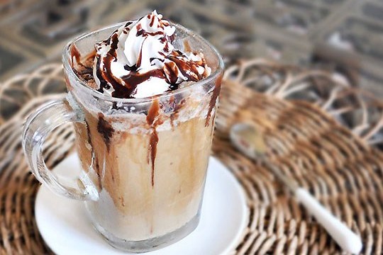 Холодный кофейный напиток фраппучино (Frappuccino)