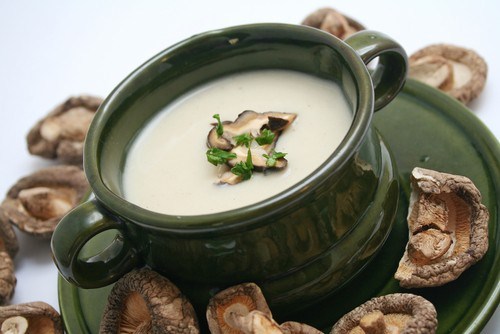 Яичный суп из грибов шиитаке