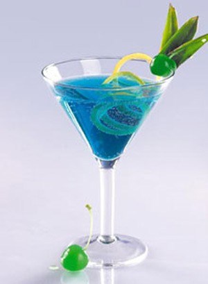 Коктейль «Голубая лагуна» с водкой