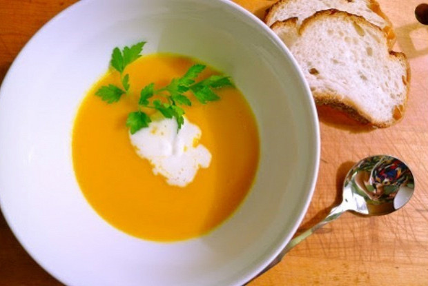 Морковный суп-пюре с сельдереем и имбирем