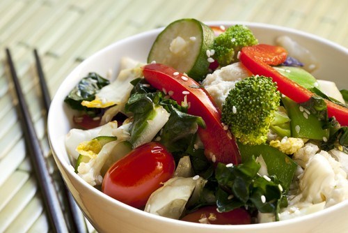 Салат из горячих овощей с паприкой