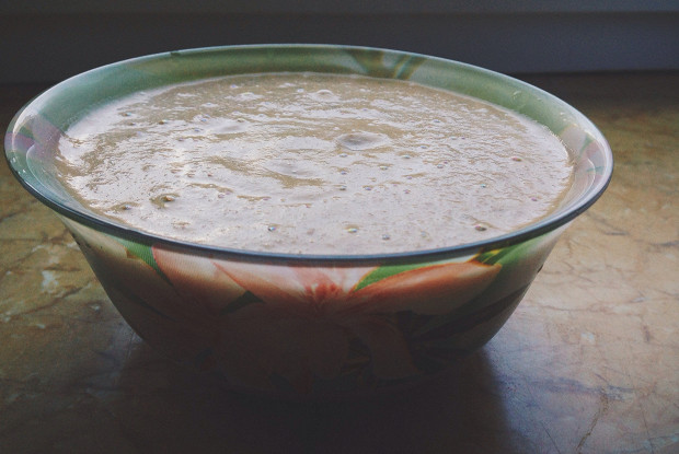 Суп-пюре из чечевицы с помидорами и копченым сыром