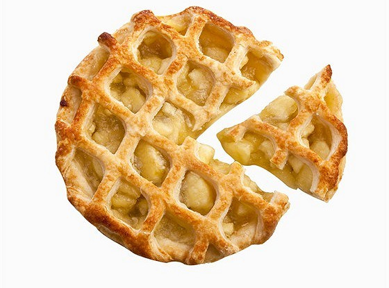 Пирог с яблоками, сухофруктами и специями