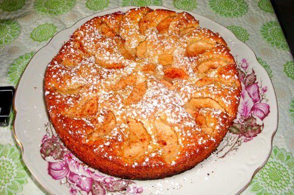 Пирог с яблоками на простокваше