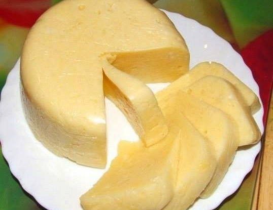 Домашний сыр с чесноком и укропом