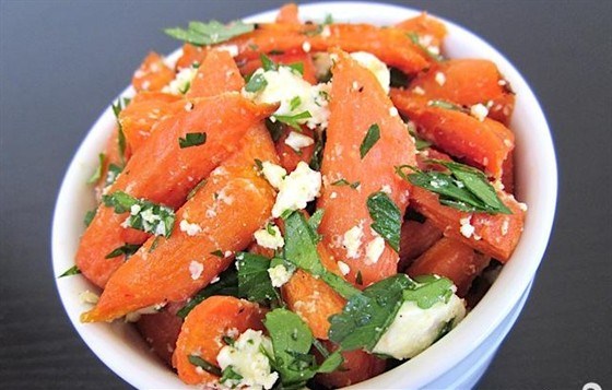 Салат из моркови с сыром