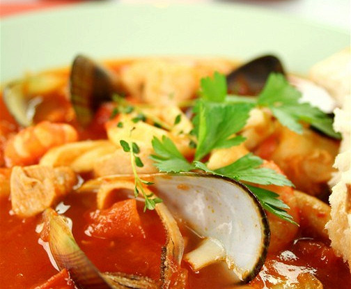 Средиземноморский рыбный суп с карри и шафраном