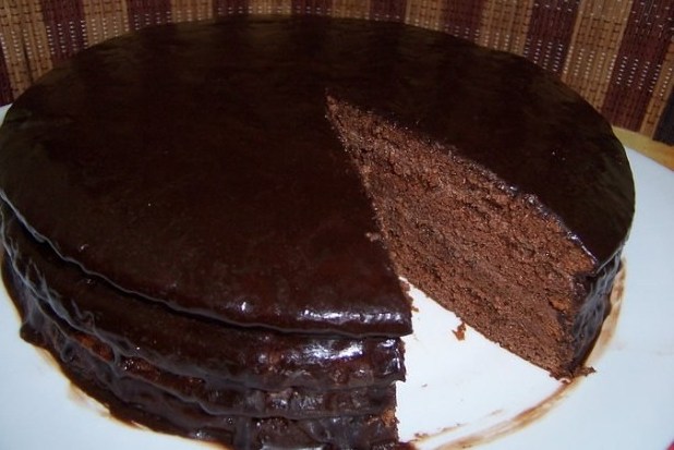 Торт «Прага» с шоколадной глазурью