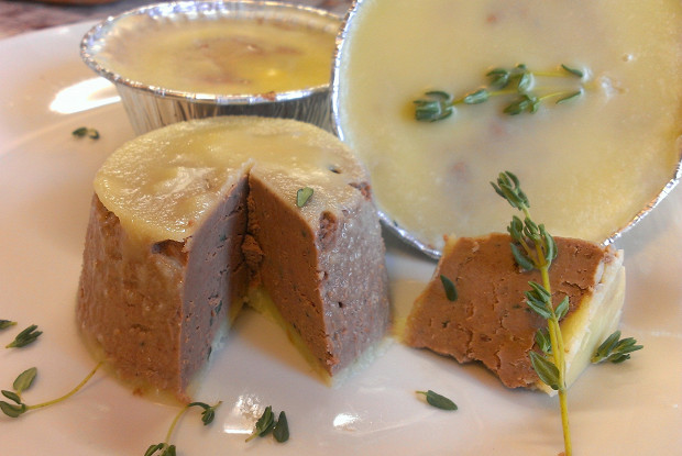 Паштет из куриной печени с тимьяном и коньяком (Pâté au foie de poulet)