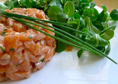 Тартар из лосося с каперсами рецепт – Французская кухня: Соусы и .