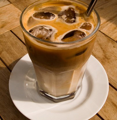 Ледяной кофе с имбирем и корицей