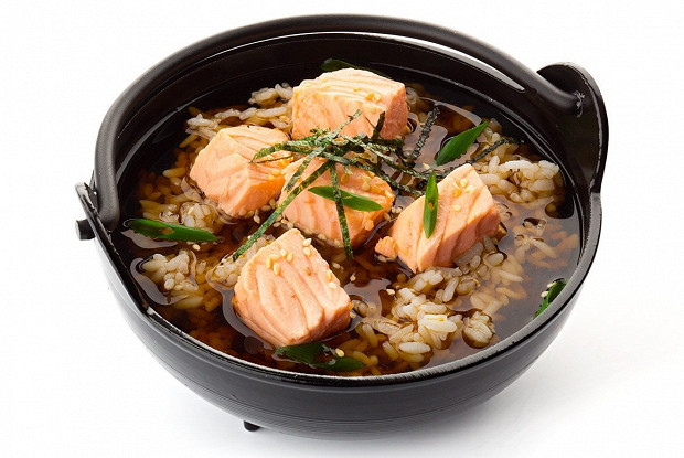 Суп сяке тядзукэ с лососем и рисом