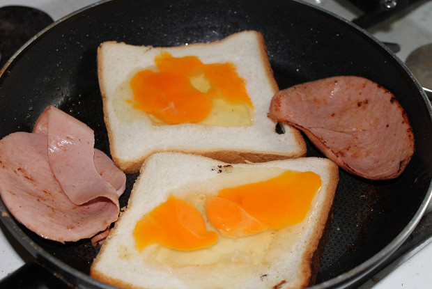 Горячие бутерброды с яйцом
