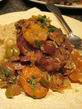 ﻿Курица по-мароккански с соусом из кураги и оливок