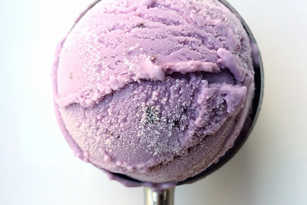 Чернично-лавандовое мороженое