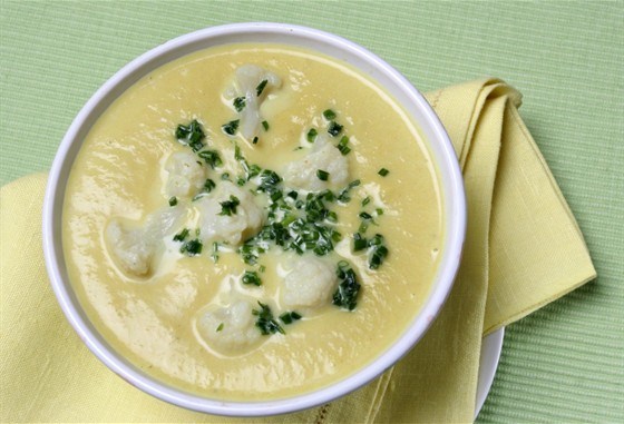 Суп из цветной капусты с сыром рокфор