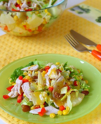 Салат из курицы с ананасами и грибами