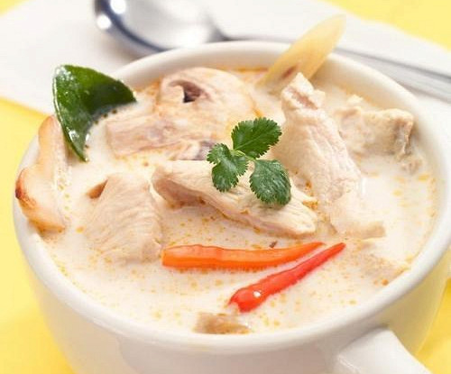 Тайский суп из галангала с курицей (Том кха гай)