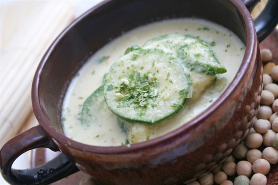 Холодный кисломолочный суп с баклажанами или кабачками