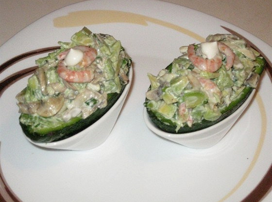 Салат из авокадо с креветками и шампиньонами
