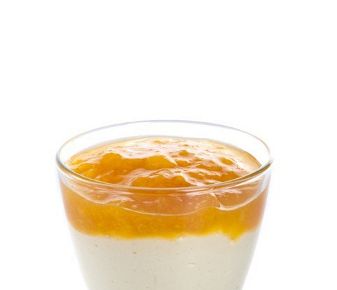 Молочно-ванильный пудинг с абрикосами и коньяком
