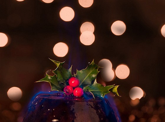 Староирландский фламбированный рождественский пудинг с виски и сухофруктами