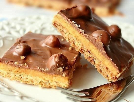 Печенье с фундуком и шоколадной глазурью