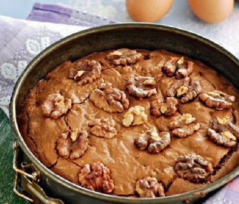 Шоколадный пирог с грецкими орехами