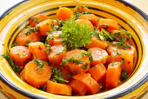 Морковь в кленовом сиропе со свежим укропом