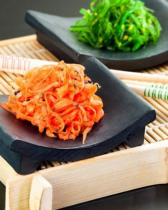 Морковный салат с зеленым луком по-азиатски