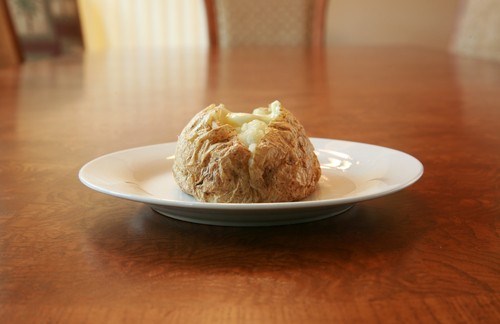 Печеный картофель с чесноком