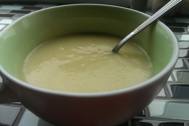 Суп-пюре из кабачков с луком и чесноком