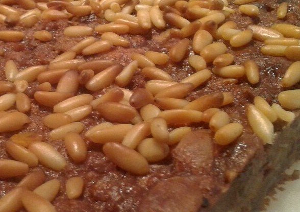 «Торта ди пане» – сладкий пирог из старого хлеба, изюма, какао и орехов