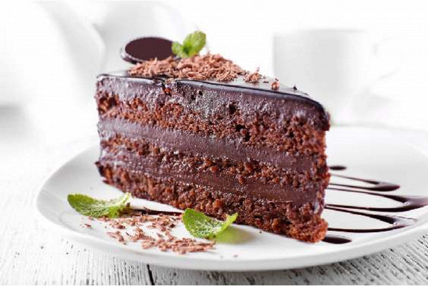 Шоколадный торт с кремом