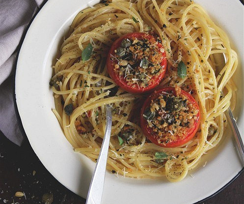 Спагетти с фаршированными томатами