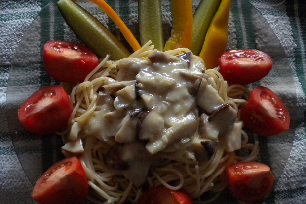 Спагетти с  соусом из белых грибов