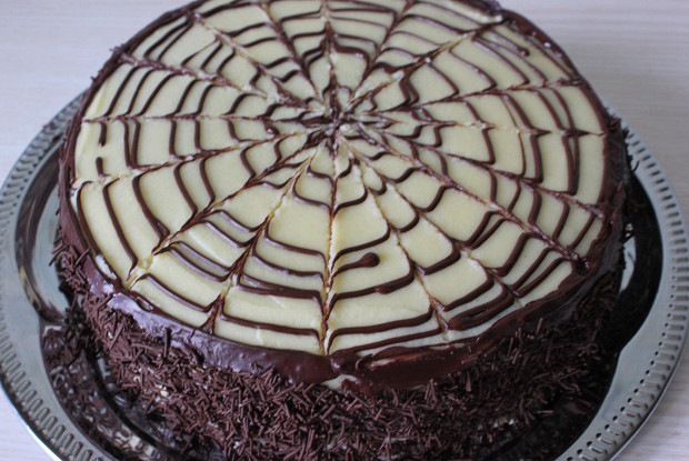 Торт «Эстерхази» с шоколадной паутинкой