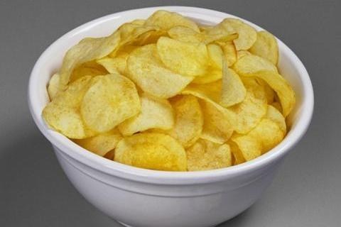 Картофельные чипсы по-домашнему со сметаной