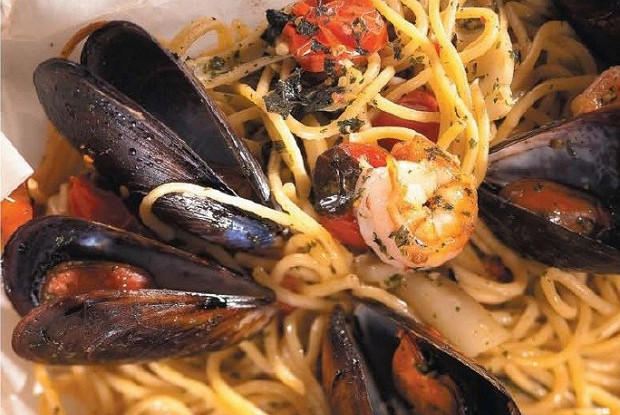 Запеченные спагетти с морепродуктами