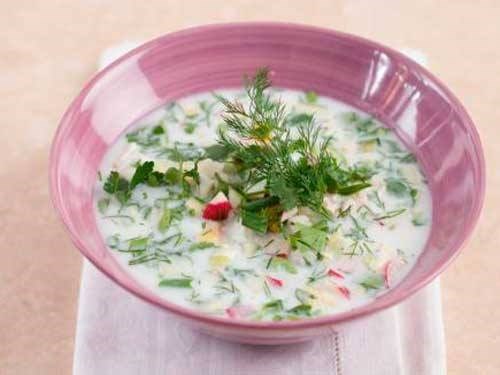 Холодный суп из простокваши с зеленью и ветчиной