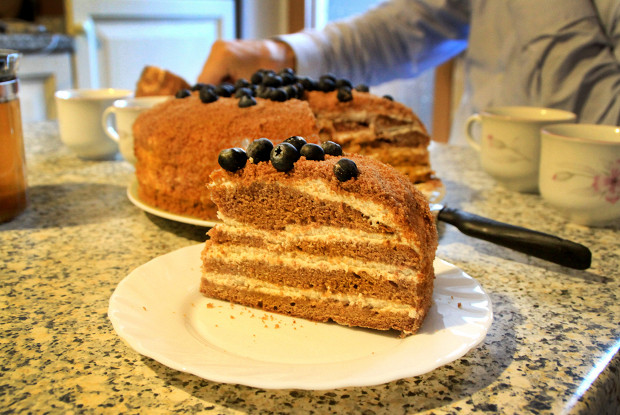 Лимонный торт с корицей и сливочным кремом